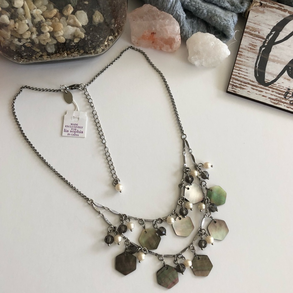 NWT Lia Sophia Necklace mother of Pearl discs